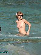 Julie Ordon showing her nice tits topless beach paparazzi pics