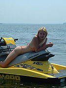 Blonde skiboat naked